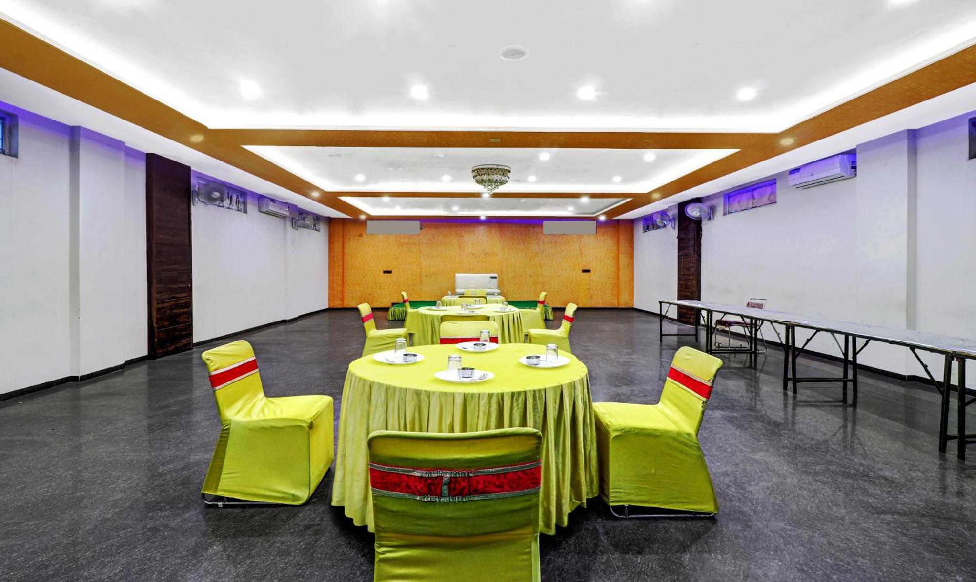 Itsy Hotels Anjali Mahal 500, Mtrs From Mathura Railway Station Zewnętrze zdjęcie