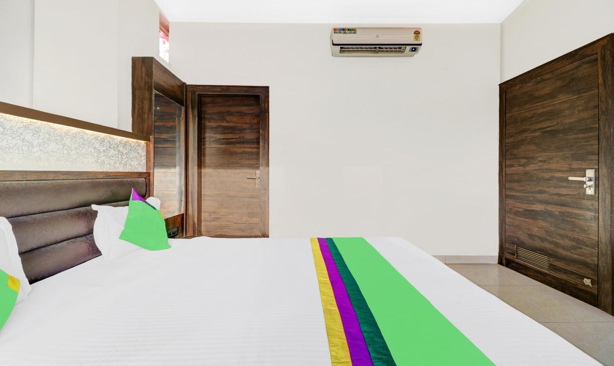 Itsy Hotels Anjali Mahal 500, Mtrs From Mathura Railway Station Zewnętrze zdjęcie