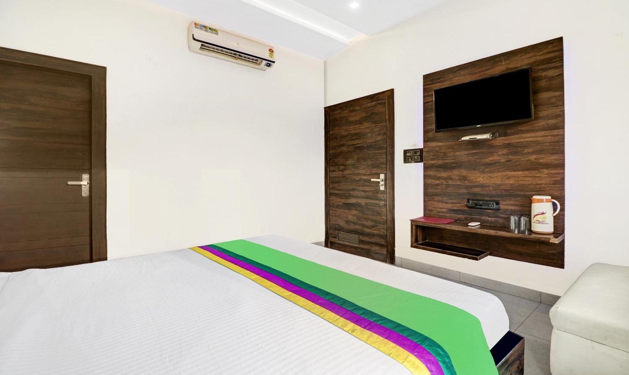 Itsy Hotels Anjali Mahal 500, Mtrs From Mathura Railway Station Zewnętrze zdjęcie