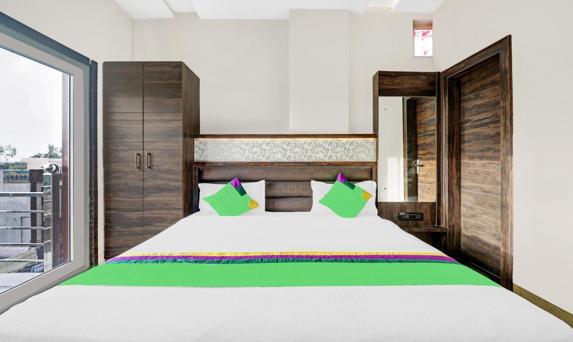 Itsy Hotels Anjali Mahal 500, Mtrs From Mathura Railway Station Zewnętrze zdjęcie